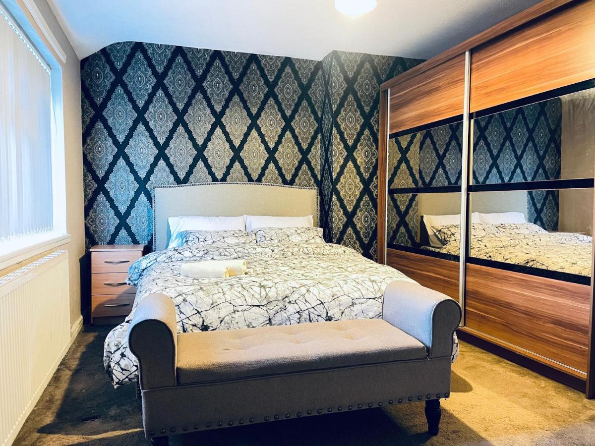 3 Bedroom Holiday House,Close To M6-Express Way To Centre Birmingham Exterior foto