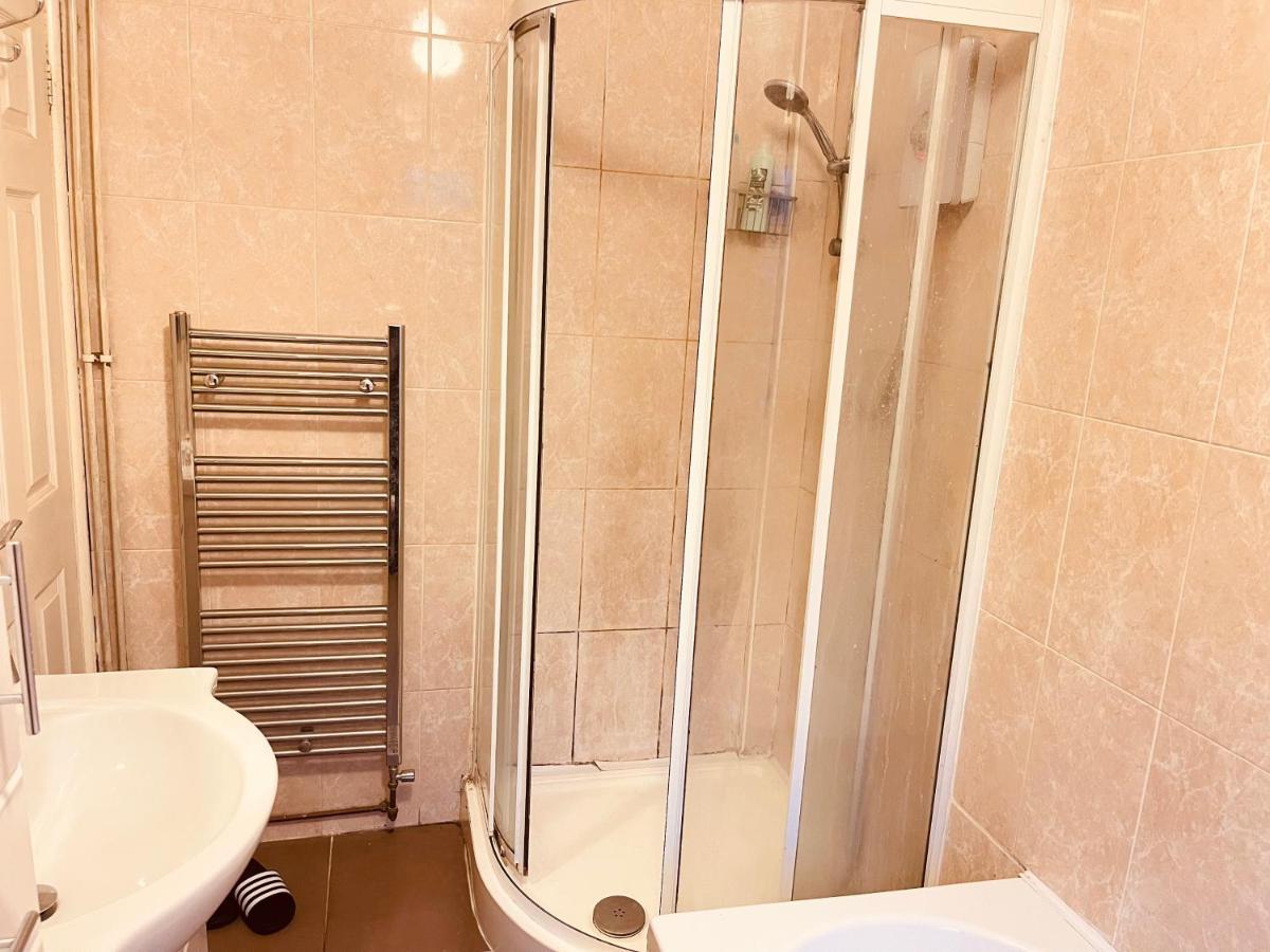 3 Bedroom Holiday House,Close To M6-Express Way To Centre Birmingham Exterior foto