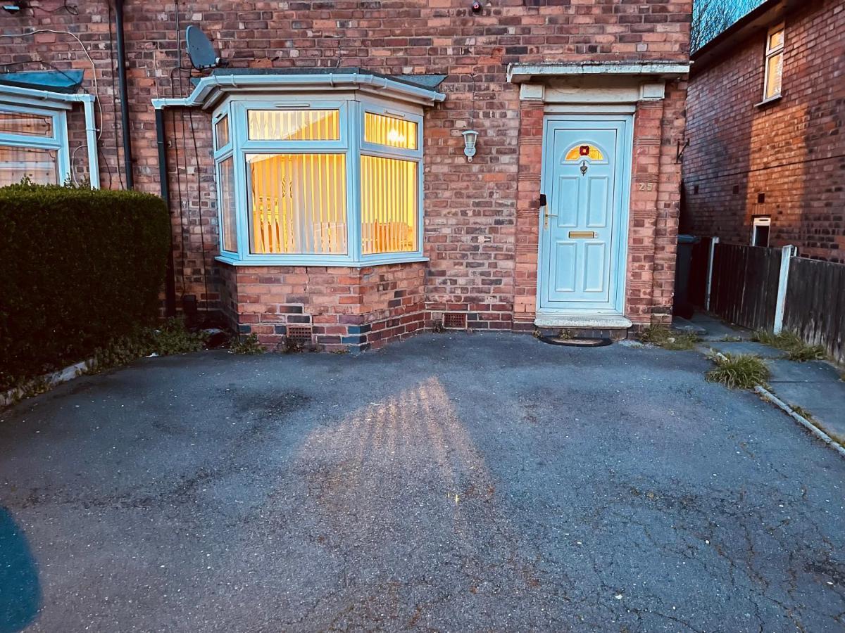 3 Bedroom Holiday House,Close To M6-Express Way To Centre Birmingham Exterior foto